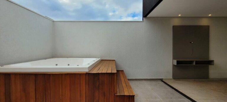 Casa em Condomínio para aluguel no Jardim Valência: Hidromassagem