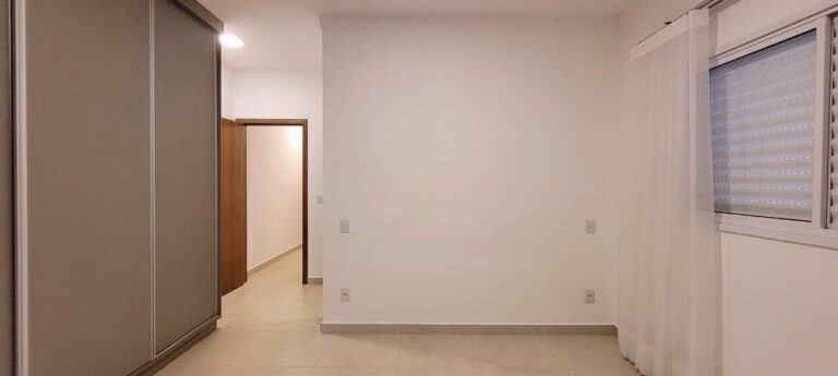 Casa em Condomínio para aluguel no Jardim Valência: Su te principal