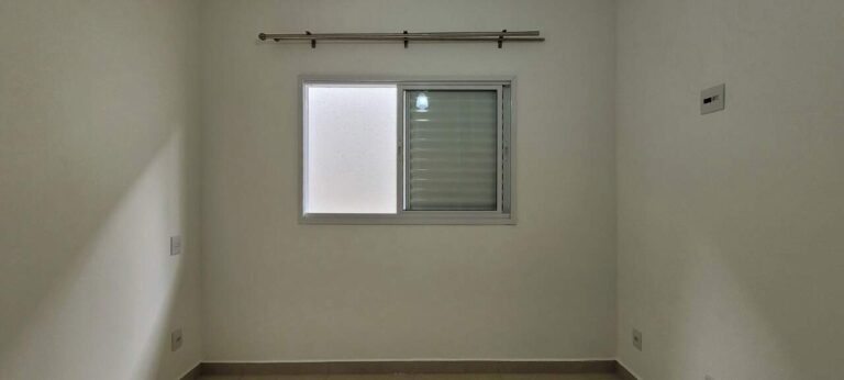 Casa em Condomínio para aluguel no Jardim Valência: Su te 2
