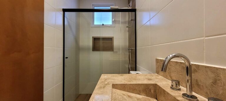 Casa em Condomínio para aluguel no Jardim Valência: Su te 2