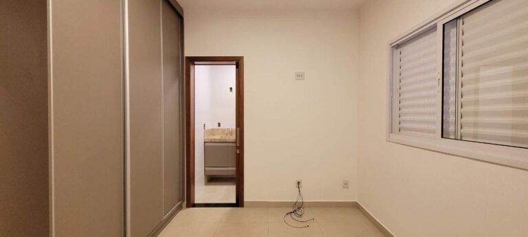 Casa em Condomínio para aluguel no Jardim Valência: Su te 3