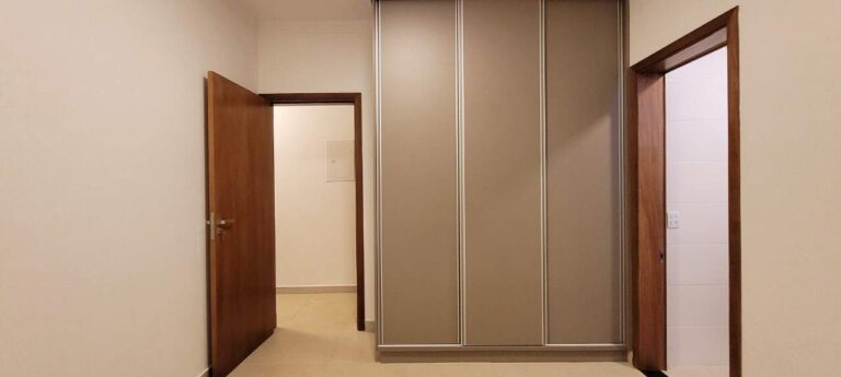 Casa em Condomínio para aluguel no Jardim Valência: Su te 3
