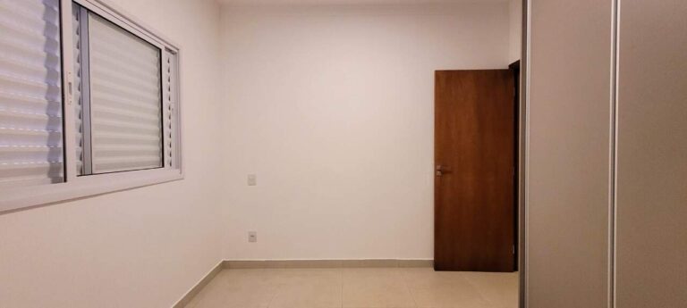 Casa em Condomínio para aluguel no Jardim Valência: Su te 3