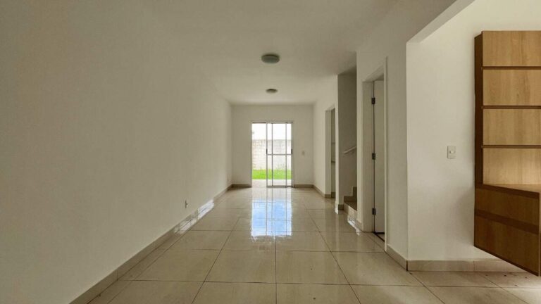 Casa em Condomínio à venda no Vila do Golfe: Sala