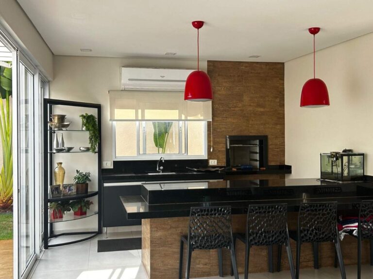 Casa em Condomínio à venda no Vila do Golfe: