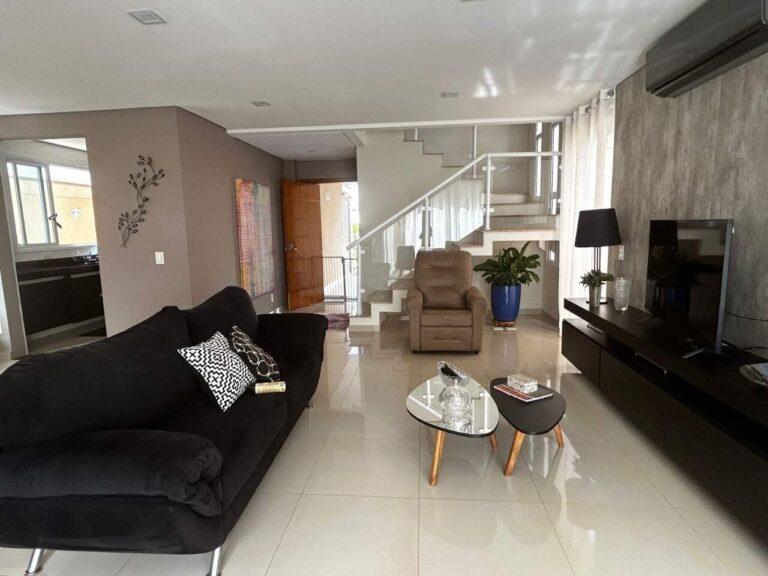 Casa em Condomínio à venda no Vila do Golfe: