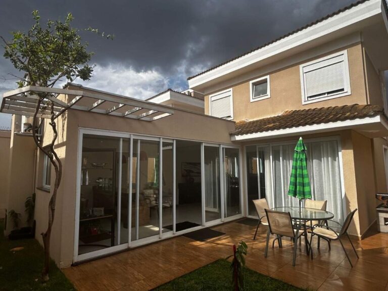 Casa em Condomínio à venda no Vila do Golfe: