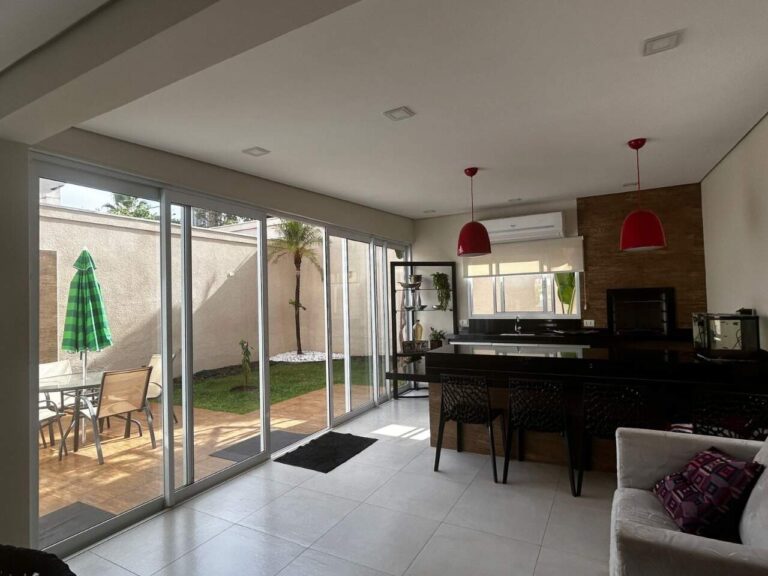 Casa em Condomínio à venda no Vila do Golfe: