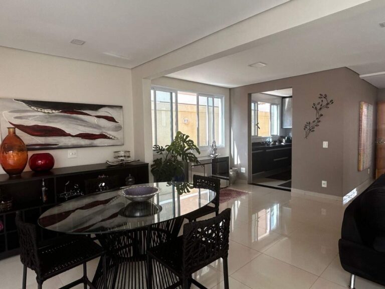 Casa em Condomínio à venda no Vila do Golfe: