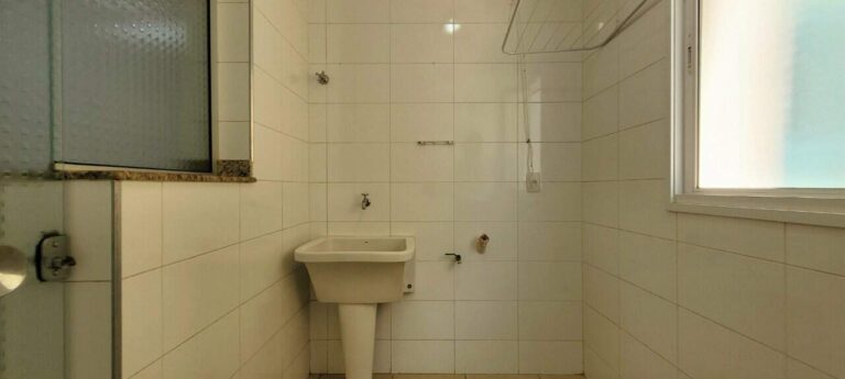Apartamento para aluguel no Jardim Paulista: rea de servi o