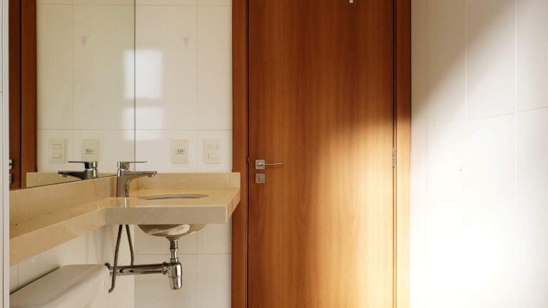 Apartamento à venda no Bosque das Juritis: Banheiro social