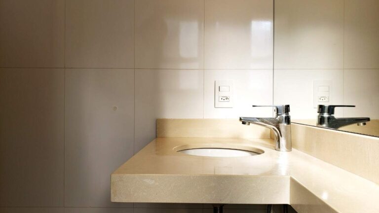 Apartamento à venda no Bosque das Juritis: Banheiro Su te 1