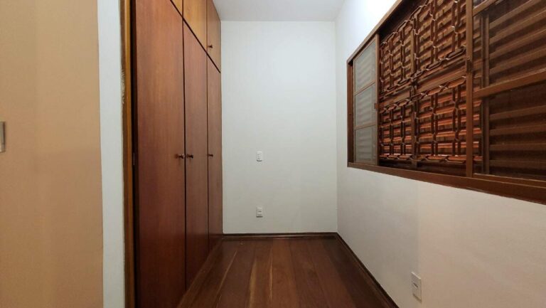 Casa à venda no Ribeirânia: Dormit rio 5