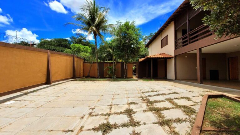 Casa à venda no Ribeirânia: Garagem