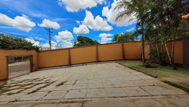 Casa à venda no Ribeirânia: Garagem