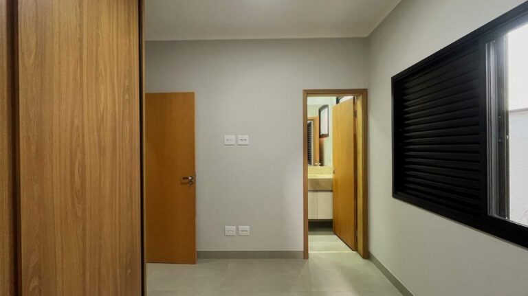 Casa em Condomínio à venda no Condomínio Villa Romana: Su te 2