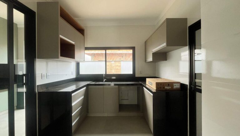 Casa em Condomínio à venda no Condomínio Villa Romana: Cozinha