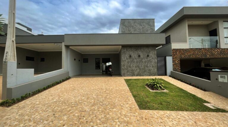 Casa em Condomínio à venda no Condomínio Villa Romana: Fachada