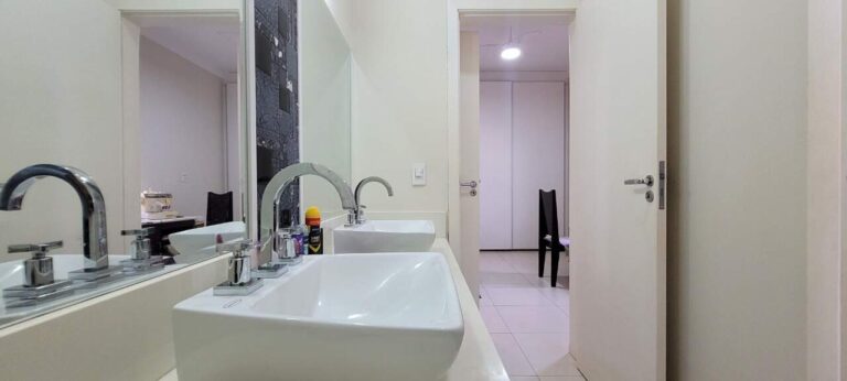 Casa à venda no City Ribeirão: Banheiro su te americana 1