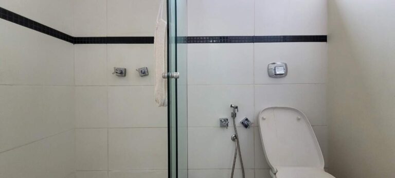 Casa à venda no City Ribeirão: Banheiro su te americana 1
