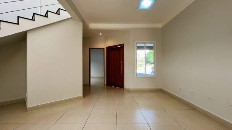 Casa em Condomínio para aluguel no Condomínio Pitangueiras: sala de Tv