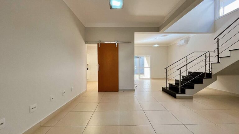 Casa em Condomínio para aluguel no Condomínio Pitangueiras: sala de Tv