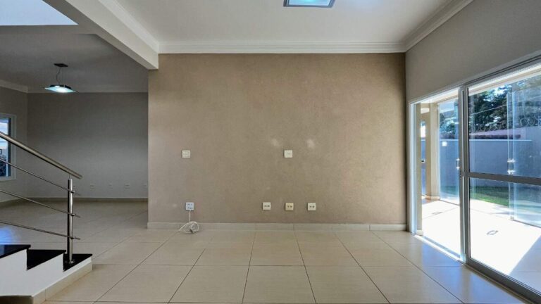 Casa em Condomínio para aluguel no Condomínio Pitangueiras: sala de jantar
