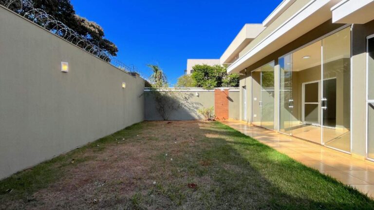 Casa em Condomínio para aluguel no Condomínio Pitangueiras: quintal