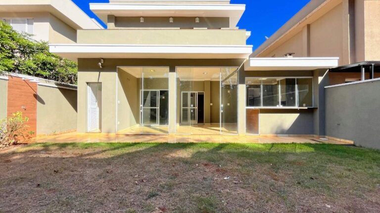 Casa em Condomínio para aluguel no Condomínio Pitangueiras: quintal