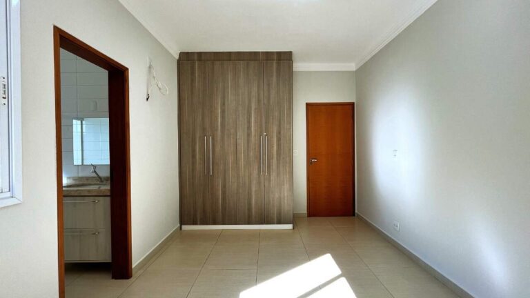 Casa em Condomínio para aluguel no Condomínio Pitangueiras: su te 2