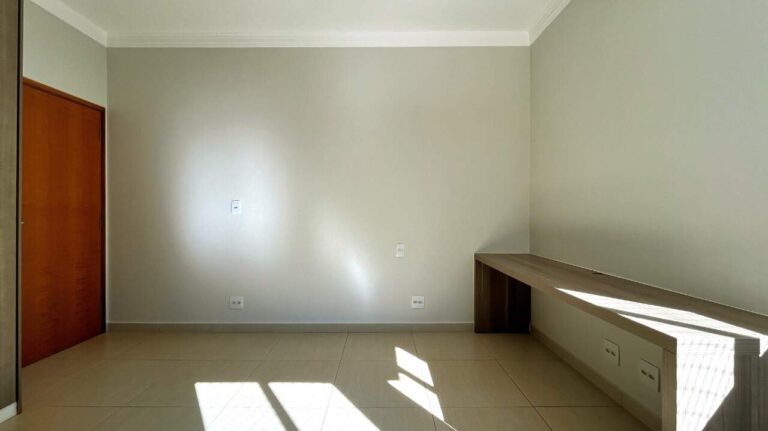 Casa em Condomínio para aluguel no Condomínio Pitangueiras: su te 2