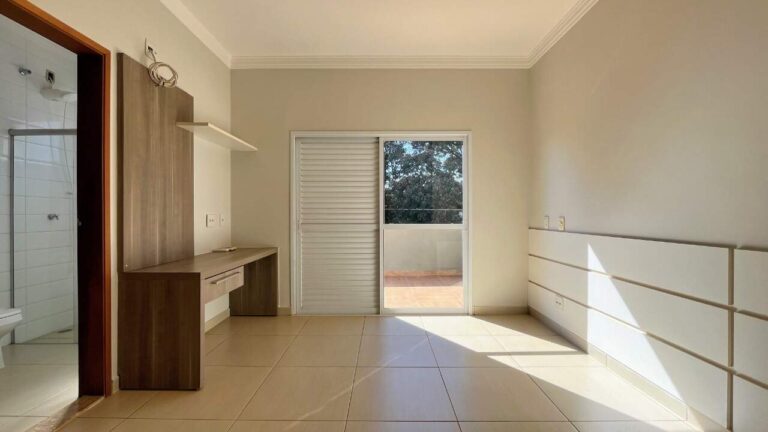 Casa em Condomínio para aluguel no Condomínio Pitangueiras: su te 3