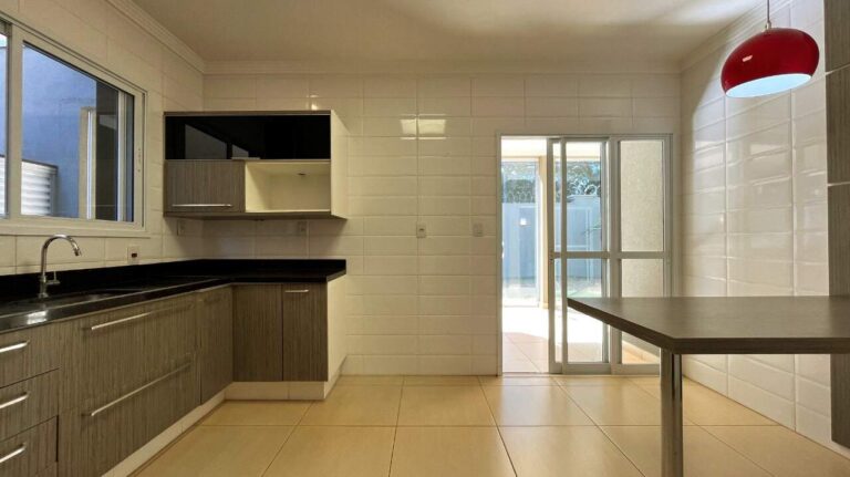 Casa em Condomínio para aluguel no Condomínio Pitangueiras: cozinha