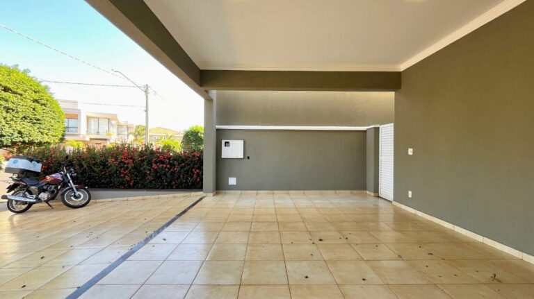 Casa em Condomínio para aluguel no Condomínio Pitangueiras: garagem