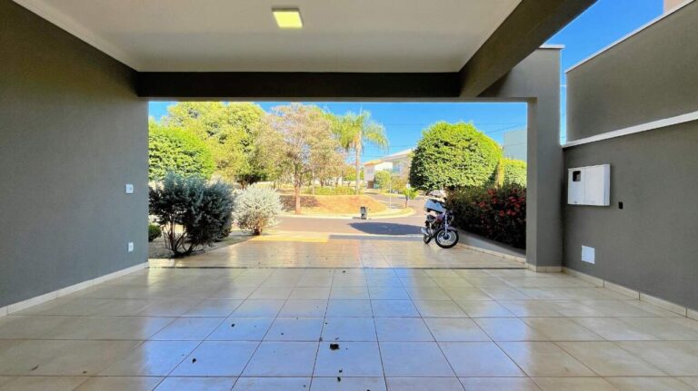 Casa em Condomínio para aluguel no Condomínio Pitangueiras: garagem