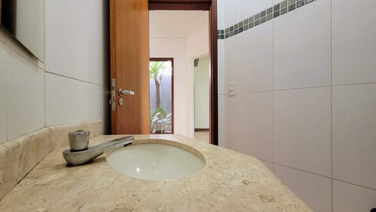 Casa Comercial à venda no Alto da Boa Vista: lavabo
