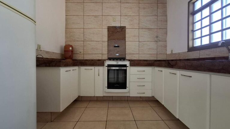 Casa para aluguel no City Ribeirão: