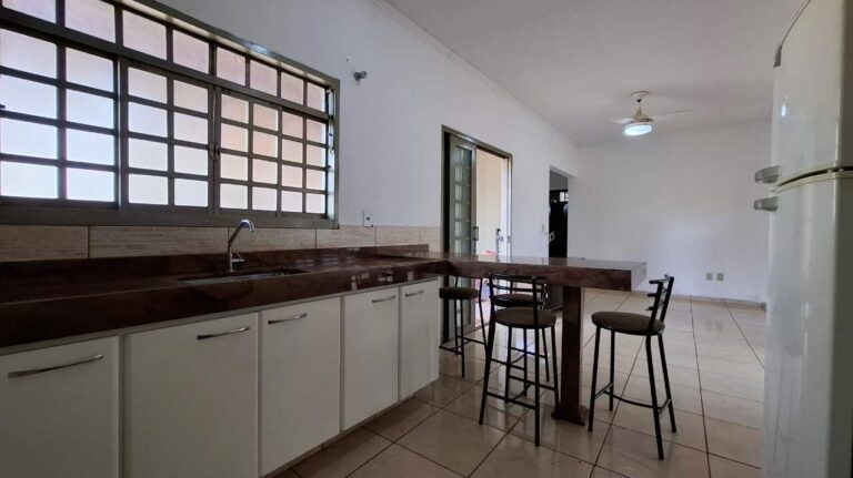 Casa para aluguel no City Ribeirão: