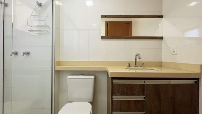 Apartamento para aluguel no Residencial Alto do Ipê: Banheiro su te 3