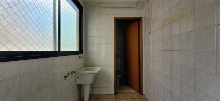 Apartamento à venda no Jardim Irajá: rea de servi o