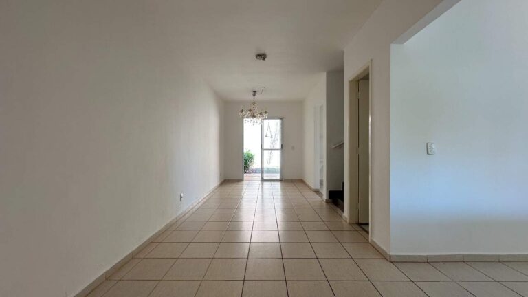 Casa em Condomínio para aluguel no Vila do Golfe: