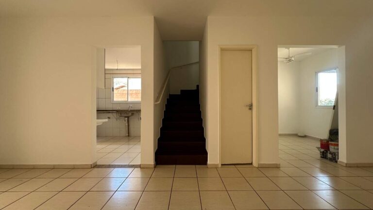 Casa em Condomínio para aluguel no Vila do Golfe:
