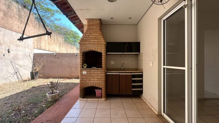 Casa em Condomínio para aluguel no Vila do Golfe: