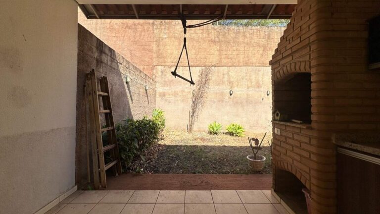 Casa em Condomínio para aluguel no Vila do Golfe: