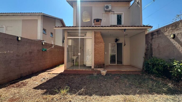 Casa em Condomínio para aluguel no Vila do Golfe:
