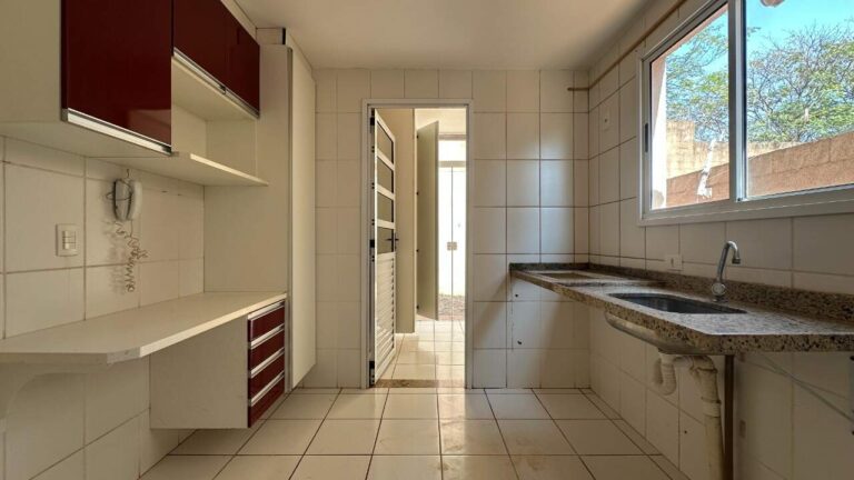 Casa em Condomínio para aluguel no Vila do Golfe: