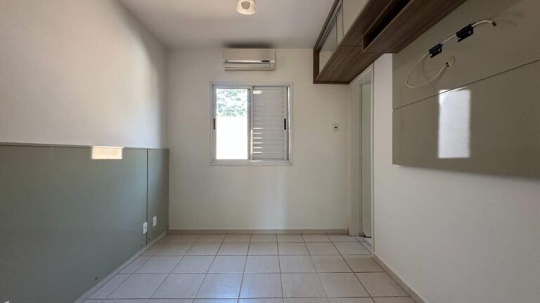 Casa em Condomínio para aluguel no Vila do Golfe: