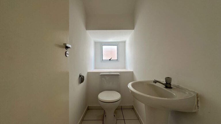 Casa em Condomínio para aluguel no Vila do Golfe: