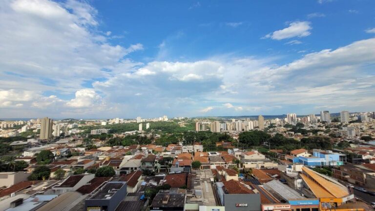 Apartamento para aluguel no Alto da Boa Vista: Vista sacada