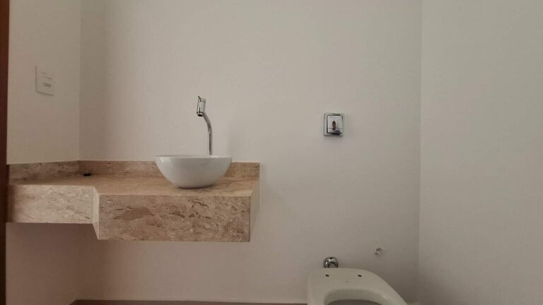 Casa em Condomínio à venda no Condomínio Pitangueiras: Lavabo